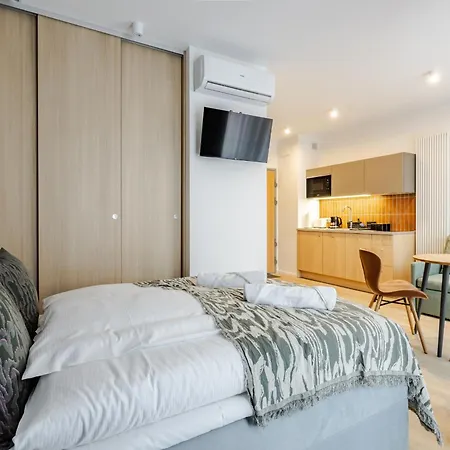 Stylowe Very Berry W Poznaniu Z Parkingiem I Balkonem By Renters アパート