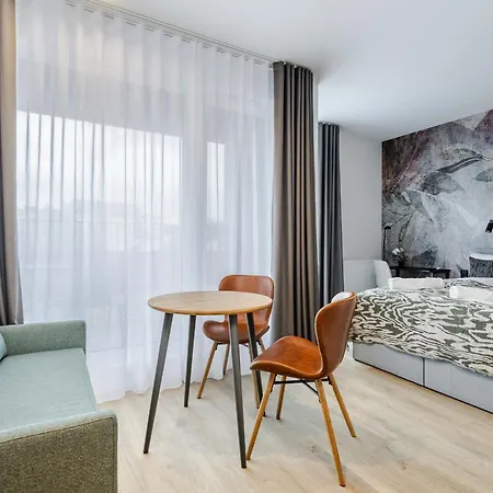 Stylowe Very Berry W Poznaniu Z Parkingiem I Balkonem By Renters Apartment Poznan