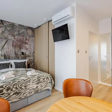 Stylowe Very Berry W Poznaniu Z Parkingiem I Balkonem By Renters Apartment