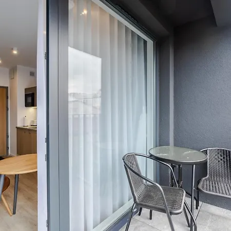 شقة Stylowe Very Berry W Poznaniu Z Parkingiem I Balkonem By Renters *